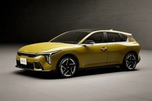 Hatchback mới của Kia rộng như sedan, công nghệ siêu sang thách thức Honda Civic và Toyota Corolla