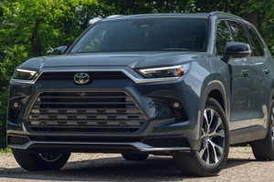 ‘Kệ’ các hãng chuyển mình sang xe ô tô điện, Toyota đang có bước đi đầy tính toán: Xe bán ra luôn trong tình trạng ‘cháy hàng’