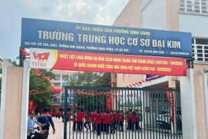 Nam sinh túm tóc, ghìm đầu cô giáo: Vì sao học sinh không can ngăn?