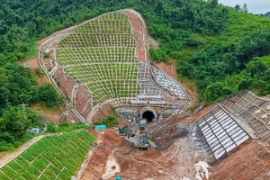Dự án cải tạo cung đường sắt đẹp nhất thế giới do Đèo Cả thực hiện gặp nhiều khó khăn