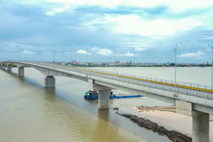 Cầu vượt sông nghìn tỷ nối 2 tỉnh miền Bắc, kết thúc hơn 200 năm di chuyển bằng đò của người dân bên sông Hồng sắp thông xe
