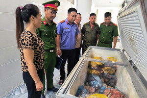 Khởi tố, khám xét chỗ ở người bán thịt lợn Nguyễn Thị Mai