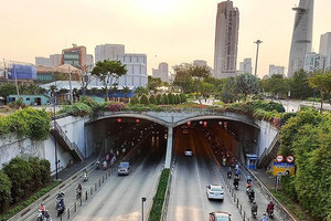 Từ hôm nay, hầm vượt sông lớn nhất Đông Nam Á tại Việt Nam sẽ cấm xe trong ba buổi chiều