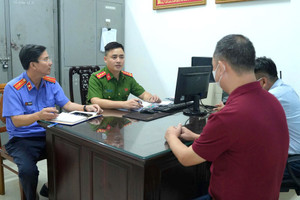 Khởi tố 34 người trong đó có 2 giám đốc doanh nghiệp có tiếng