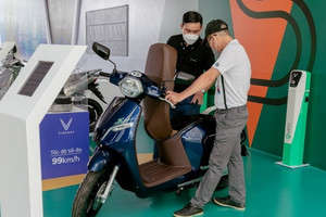 VinFast có loạt chính sách khiến khách hàng chốt deal xe máy điện 'trong một nốt nhạc', đối thủ 'ngã ngửa'