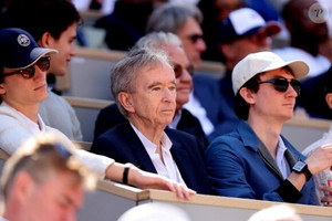 Gọi thuế là 'đòn chí mạng đối với nền kinh tế', tỷ phú Pháp Bernard Arnault bị chỉ trích dữ dội