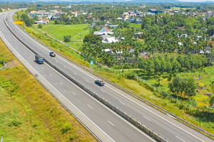 Cử tri tỉnh Quảng Ngãi phản ánh cao tốc hơn 34.500 tỷ ảnh hưởng tới việc sản xuất ruộng lúa, Bộ Xây dựng lên tiếng