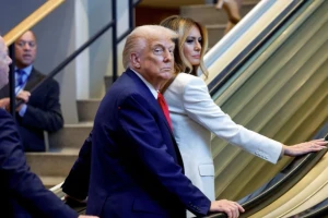 Căng thẳng vì chuyện thang cuốn dừng đột ngột khi Tổng thống Mỹ Trump đến Liên Hợp Quốc