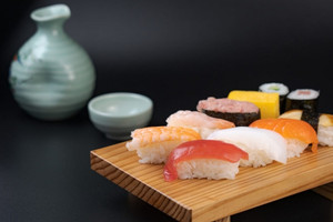 Một loại cá nước ngọt của Việt Nam bất ngờ xuất hiện trên bàn ăn sushi Nhật Bản