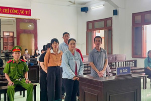 Tuyên án gần 31 năm tù đối với 5 cựu cán bộ xã