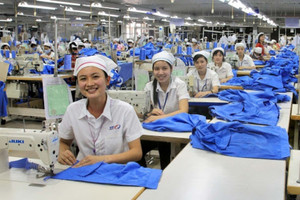 Thuế Mỹ ngấm dần, dệt may Việt Nam ráo riết tìm đơn hàng cuối năm