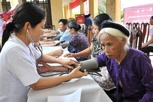 Nghỉ hưu năm 2025, đóng BHXH đủ 27 năm, lương hưu nhận về bao nhiêu?