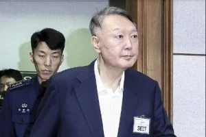 Cựu Tổng thống Hàn Quốc Yoon Suk Yeol ra tòa với bộ dạng tiều tụy