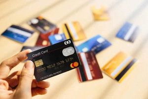 Một ngân hàng tạm dừng toàn bộ dịch vụ thẻ trong thời gian ngắn