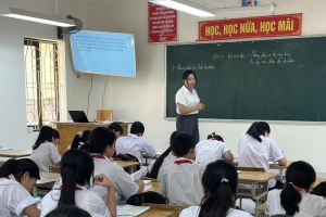 Miễn học phí, phụ huynh vẫn 'còng lưng' vì nhiều khoản thu