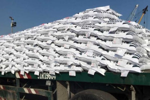 Dư cung toàn cầu, Việt Nam vẫn chi 1,5 tỷ USD gom mặt hàng quan trọng, hàng triệu tấn từ Trung Quốc và Lào cùng đổ bộ
