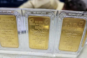 Giá vàng SJC vượt 135 triệu đồng/lượng, cao hơn thế giới gần 14 triệu