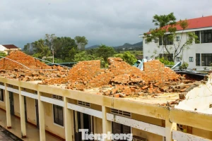 Bão số 10 di chuyển nhanh, Thanh Hóa cho học sinh nghỉ học