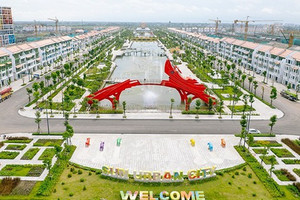 Ninh Bình chính thức có quảng trường với biểu tượng Trống Đọi Tam khổng lồ và sân khấu nhạc nước hiện đại dài bậc nhất cả nước