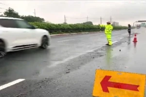 CSGT tạm cấm cao tốc từ Thanh Hoá đến Hà Tĩnh khi bão số 10 đổ bộ