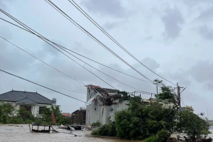 Cảnh tan hoang do giông bão tại Ninh Bình, 27 người thương vong