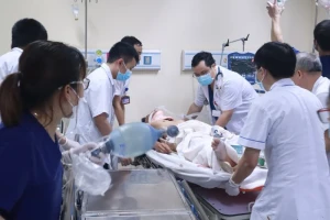 Sẵn sàng cấp cứu, dự trữ thuốc và hóa chất khử khuẩn sau bão số 10