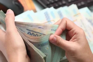 Bộ Nội vụ đề xuất tăng lương tối thiểu 7,2%, áp dụng từ năm 2026