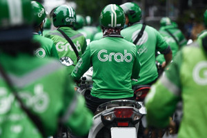Tài xế Grab ‘than trời’ vì thu nhập sụt giảm: Chạy 10 tiếng chỉ còn vài trăm ngàn, đi chục km chỉ nhận được hơn 20.000 đồng