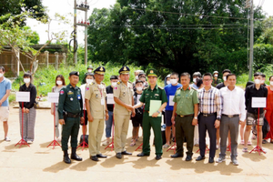 Tiếp nhận 27 công dân từ Campuchia