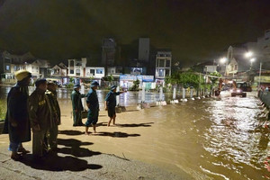Thiệt hại do mưa lớn sau bão số 10: Số người thương vong tiếp tục tăng, giao thông tê liệt tại nhiều địa phương