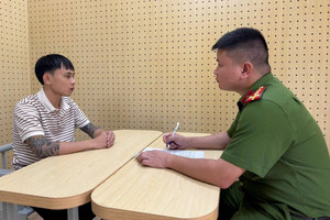 Bán phế liệu 48 thùng linh kiện trị giá 2,5 tỷ đồng của công ty, hai nhân viên nhận kết cục đắng ngắt