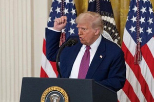 Một phút nắm trọn thị trường trước giờ giao dịch phiên 1/10: Tổng thống Trump tung đòn thuế mới, FTSE Russell họp nóng quyết định nâng hạng