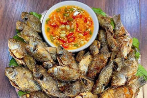 Loài cá bé xíu hóa đặc sản cực hiếm, mỗi năm chỉ có một mùa: Rẻ tiền mà không dễ mua, dân sành ăn săn lùng 'đỏ mắt'