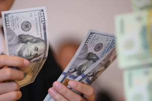 Tỷ giá USD hôm nay 2/10: ngân hàng thương mại đồng loạt giảm, áp lực từ quốc tế