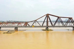 Lũ sông Hồng ở Hà Nội lên trên báo động 1