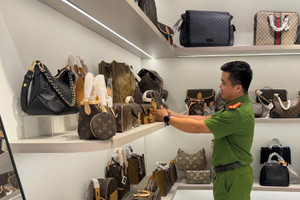 Đột kích hàng giả tại chợ Hàn, phơi bày mánh khóe gian lận ngay trung tâm Đà Nẵng