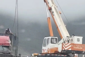 Bão số 10 gây tê liệt giao thông nhiều tỉnh thành