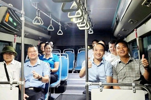 Hà Nội chính thức mở tuyến buýt mới từ nội thành đến xã đảo duy nhất của Thủ đô