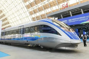 Chế tạo thành công tàu điện thông minh vận tốc tối đa 200km/h có khả năng tự động ra quyết định