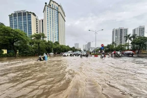 Hạ tầng thoát nước Hà Nội không còn phù hợp với 'trận mưa rào thông thường'