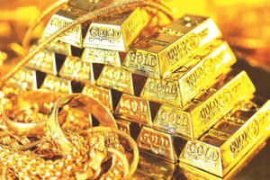 Dân Trung Quốc ùn ùn kéo đi mua vàng, giá thế giới tiến sát 4.000 USD/ounce