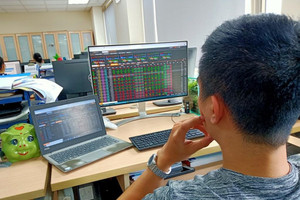 Tự doanh chứng khoán tiếp tục gom hàng, một mã VN30 được mua ròng 300 tỷ trước cuộc họp nâng hạng