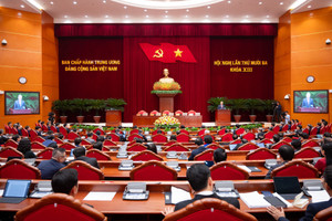 Bế mạc Hội nghị Trung ương 13