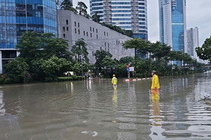 Sáng 8/10, Hà Nội còn hàng chục điểm ngập