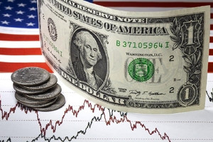 Tỷ giá USD hôm nay 8/10: USD tự do leo thang, chênh lệch với ngân hàng nới rộng
