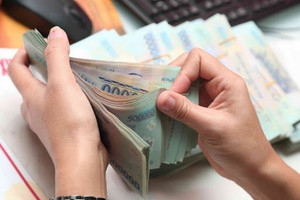 Bộ Nội vụ đề xuất tăng lương tối thiểu 7,2%, doanh nghiệp lên tiếng