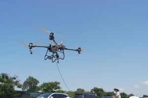 Dùng drone chuyển thuốc cho bé 4 tháng bị sốt cao giữa tâm lũ