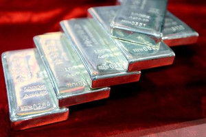 Ngân hàng tư nhân lớn nhất thế giới khuyến nghị 'gom bạc khi giảm giá': Lựa chọn đầu tư hấp dẫn hơn so với vàng