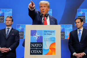 Ông Trump đòi loại một quốc gia khỏi NATO, chuyện gì đây?