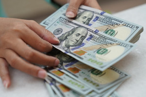 Tỷ giá USD hôm nay 10/10: USD ngân hàng giảm, thị trường tự do ‘nổi sóng’